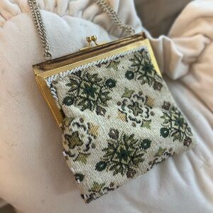 Vintage Elegant Floral Tapestry Clutch with Chain